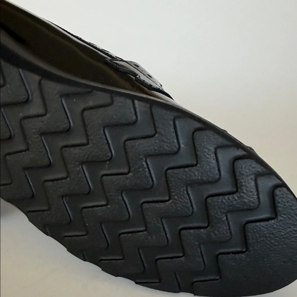 Mr. Pennywise Wedged Black Patent Loafer with Metallic Fringe - Picture 7 of 16